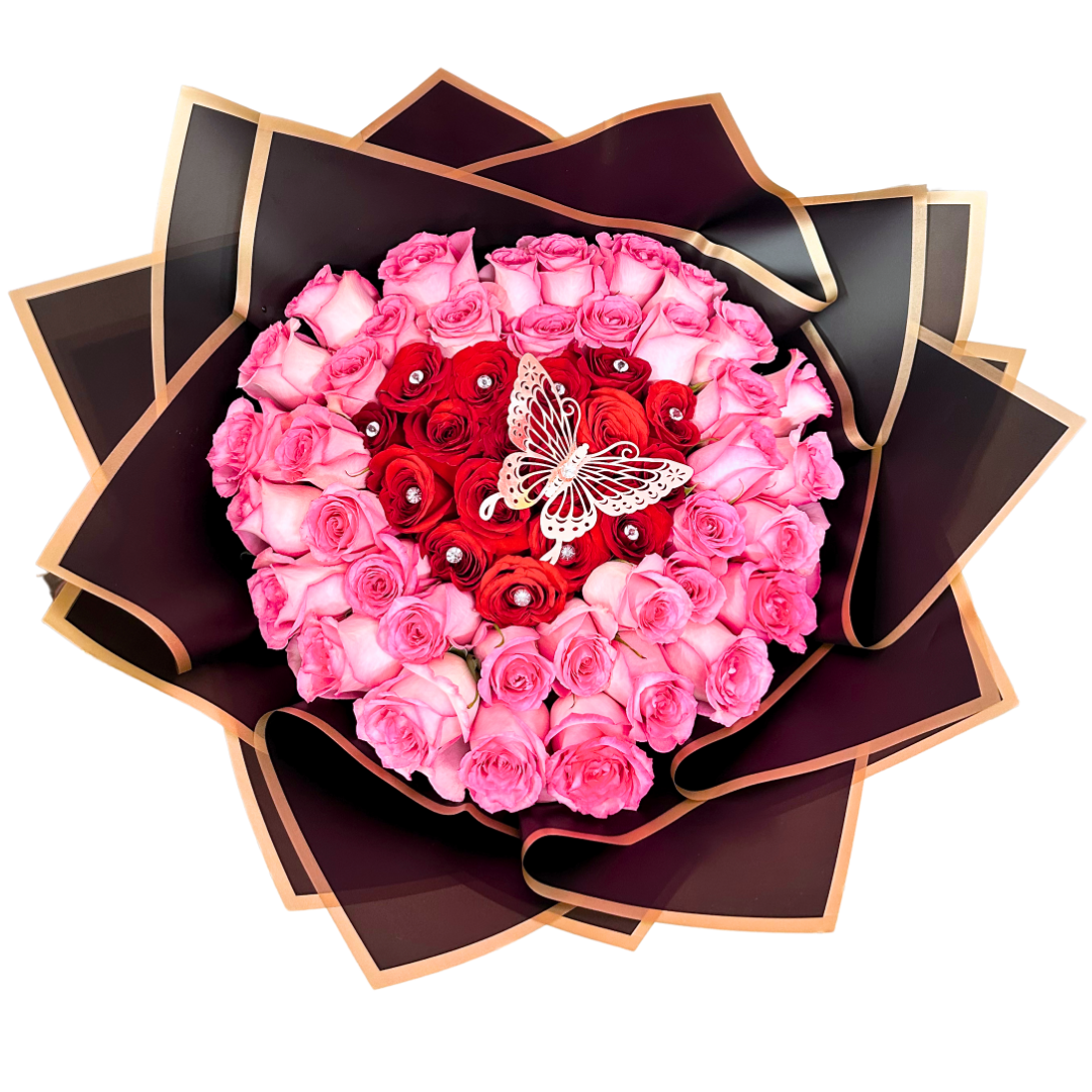 Bicolor Heart Buchón – A Beautiful Blend of Red & Pink Roses