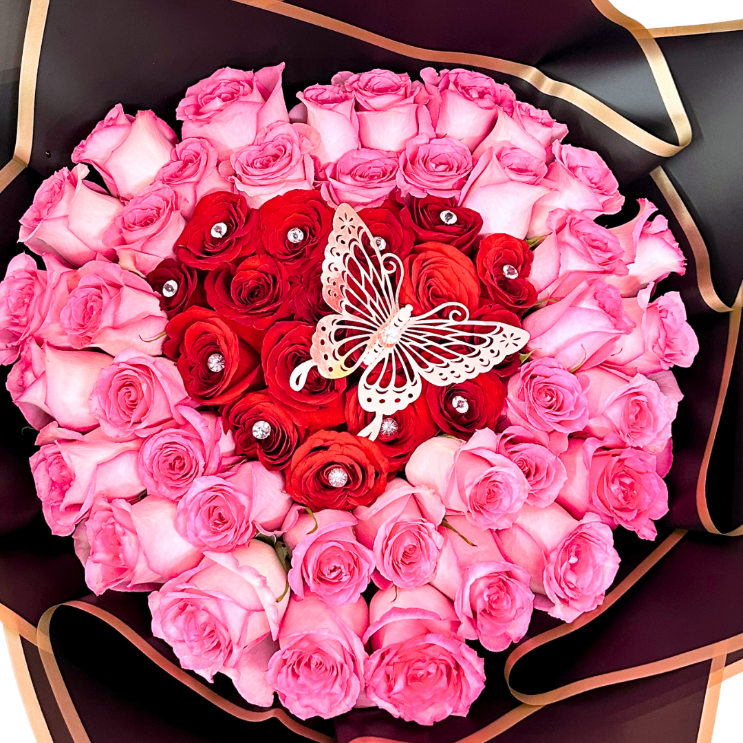 Bicolor Heart Buchón – A Beautiful Blend of Red & Pink Roses