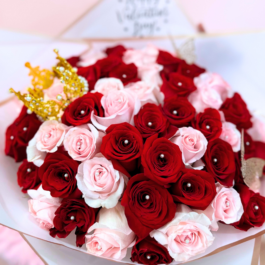 Princess Bicolor Buchón – 50 Pink & Red Roses with Elegant Pearls